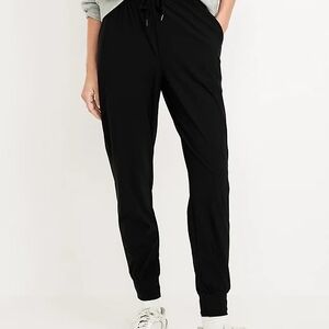 Old Navy Women's Black Sleek Tech Joggers Pant